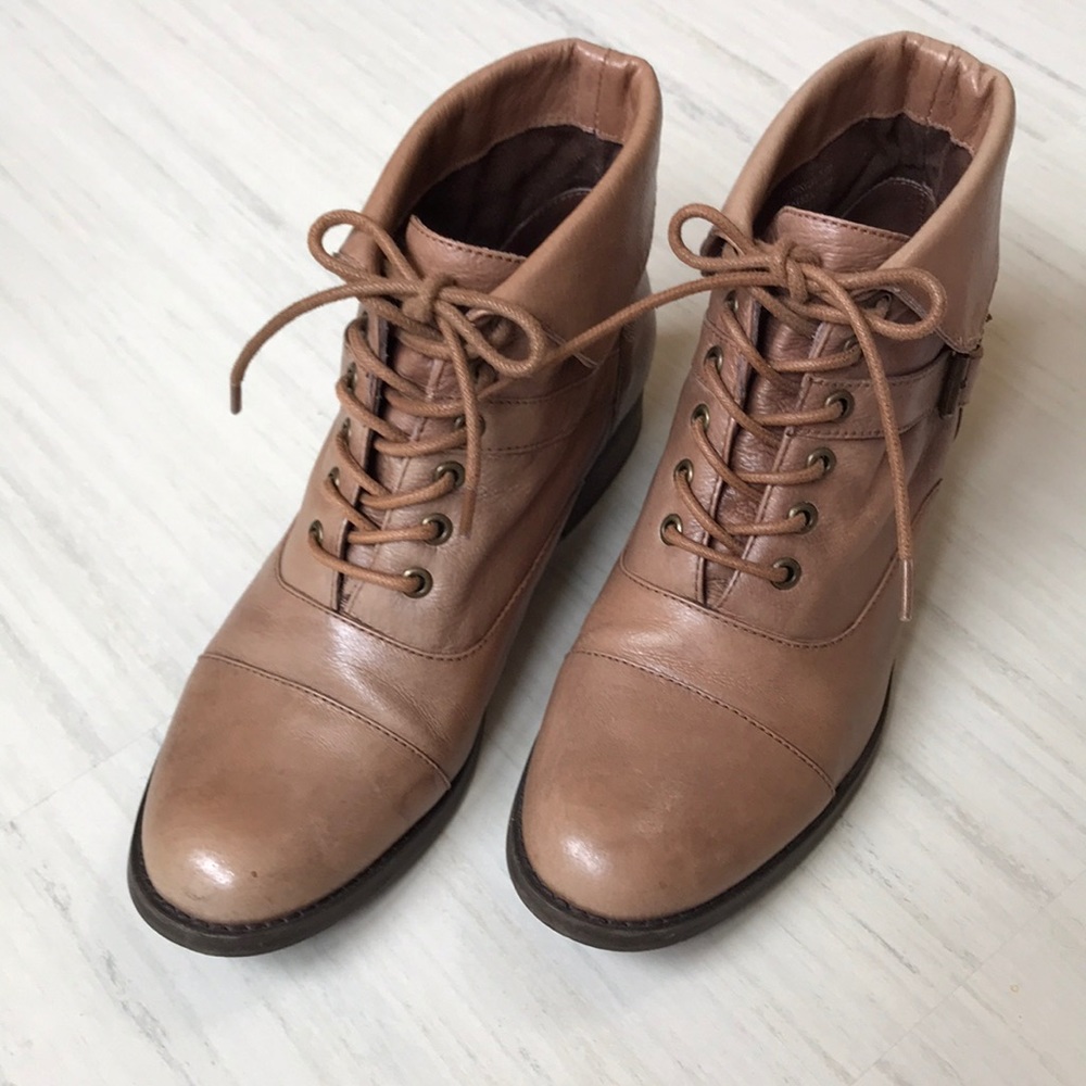 Steve Madden light brown boot size 7.5